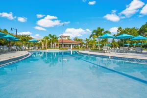 A piscina localizada em Luxurious Condo wPrivate Balcony AMAZING View ou nos arredores