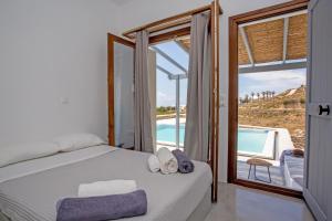 Πισίνα στο ή κοντά στο Kastro Shared Pool Suites