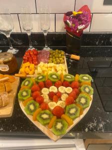 a plate of fruit and vegetables on a table at Minas Em Marambaia in Rio de Janeiro