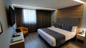 Una cama o camas en una habitación de Alia Inn Boutique WTC
