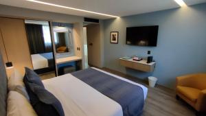 Una cama o camas en una habitación de Alia Inn Boutique WTC