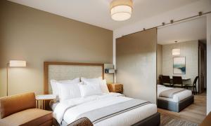 Letto o letti in una camera di The Kulshan Hotel