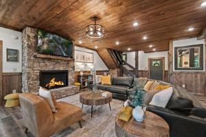 a living room with a couch and a fireplace at Teresa's River Retreat in Blue Ridge