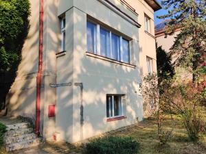 Zahrada ubytování Apartment in house with private parking and garden