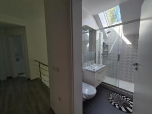 Ένα μπάνιο στο Vila Yolo Valea Avrigului +135 φωτογραφίες