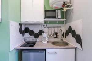 Kuchyň nebo kuchyňský kout v ubytování Le Jardin d'Amiens 2 pers 8 min Centre ville & Gare