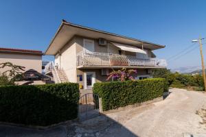 Το κτήριο όπου στεγάζεται  το διαμέρισμα