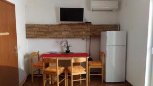 Kuchyň nebo kuchyňský kout v ubytování Apartments Vida with garden: