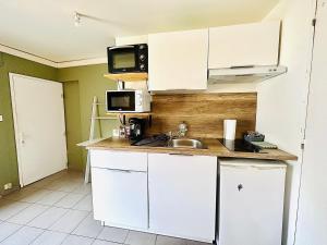 Zdjęcie z galerii obiektu Appartement en Plein Centre Ville Proche toutes commodités w mieście Le Mans