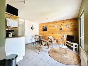 Zdjęcie z galerii obiektu Appartement en Plein Centre Ville Proche toutes commodités w mieście Le Mans