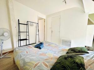 Zdjęcie z galerii obiektu Appartement en Plein Centre Ville Proche toutes commodités w mieście Le Mans +4 zdjęcia