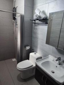 Koupelna v ubytování MAI Desaru Utama Residence