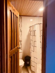 Ένα μπάνιο στο Hotel Areca