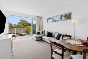 Μια τηλεόραση ή/και κέντρο ψυχαγωγίας στο Lonnie