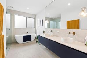 Ένα μπάνιο στο Lonnie +12 φωτογραφίες