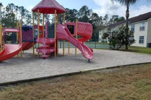 Ο χώρος παιχνιδιού για παιδιά στο Laguna Bay Villas - Disney Area Condo