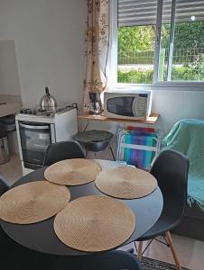 Kuchyň nebo kuchyňský kout v ubytování Casa da Aroeira