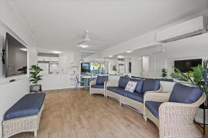 Sjónvarps- og/eða afþreyingartæki á Malibu Apartments
