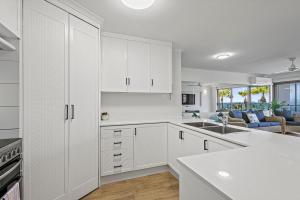 Eldhús eða eldhúskrókur á Malibu Apartments