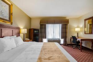 Postel nebo postele na pokoji v ubytování Precious Hotel