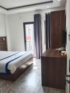 Postel nebo postele na pokoji v ubytování Hotel Trần Long