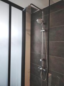Koupelna v ubytování Almas Suites Cozy Stylish Couple Netflix BySTAY