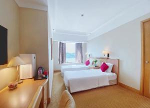 Postelja oz. postelje v sobi nastanitve Ramada Hong Kong Grand View
