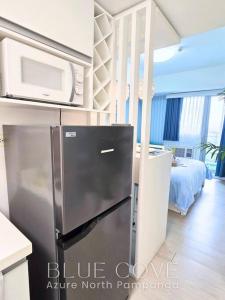 Dapur atau dapur kecil di Relaxing and Peaceful Pet-friendly Studio with Pool and City View balcony, Netflix, 90s Boardgames & Karaoke +21 gambar
