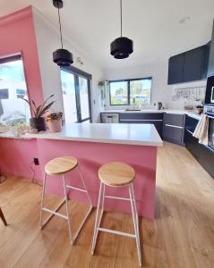 Η κουζίνα ή μικρή κουζίνα στο Peaceful beachside oasis