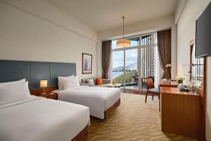Postel nebo postele na pokoji v ubytování Novotel Nha Trang