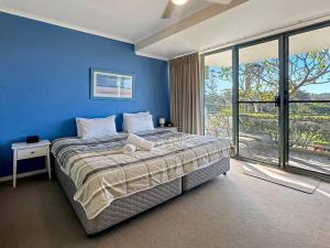 Rúm í herbergi á Unit 3 - Avoca Palms Resort +21 mynd