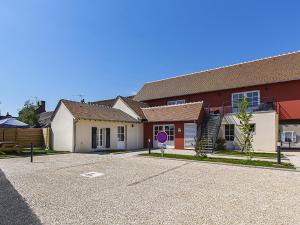 a house with a red and white building at Gîte de charme en Sologne, 15 pers., 5 ch., accès PMR, parking privé, tout inclus, animaux acceptés - FR-1-491-427 in Marcilly-en-Gault