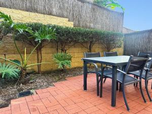 Patio o iba pang outdoor area sa Unit 5 - Avoca Palms Resort - 3 bedroom apartment