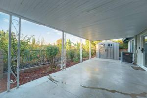 En have udenfor 2 TVs - Vaulted Ceiling - Private Kitchen & Entrance