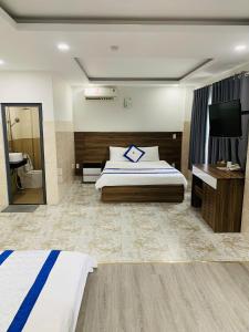 Postel nebo postele na pokoji v ubytování Hotel Trần Long + 11 fotografií