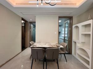 Φωτογραφία από το άλμπουμ του Shanghai HongQiao Airport Branch National Convention and Exhibition Center great 3 bedrooms Boutique designer house have two bathrooms σε Qingpu
