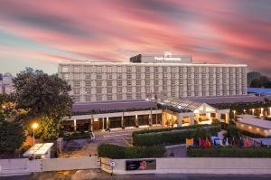 拉瓦尔品第拉瓦尔品第五洲明珠大酒店的黄昏时 ⁇ 染国际酒店赌场