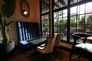 Uma TV ou centro de entretenimento em Bristol Panama, a Registry Collection Hotel