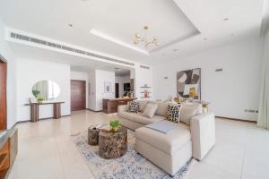 a living room with a couch and a table at Frank Porter - Diamond, Tiara Residences in Dubai