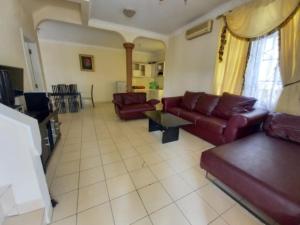 Χώρος καθιστικού στο Villa kota bunga at puncak bogor free ac & wh