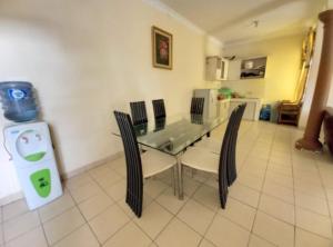 Χώρος καθιστικού στο Villa kota bunga at puncak bogor free ac & wh