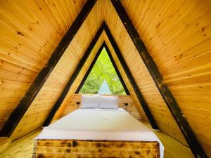 Katil atau katil-katil dalam bilik di A-Frame Rest-Art