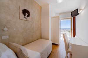 Postel nebo postele na pokoji v ubytování Hotel Soraya - Spiaggia Sawasdee with Beach & Parking