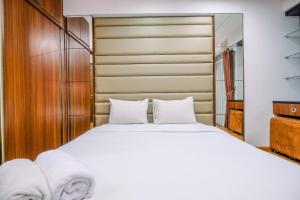 Postel nebo postele na pokoji v ubytování Spacious 3BR at Bogor Valley Apartment By Travelio + 22 fotografií