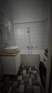 Ένα μπάνιο στο Lotti Apartman +10 φωτογραφίες