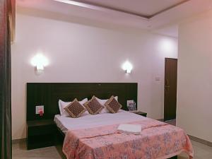 a bedroom with a large bed in a room at Dattatray Hollydays 3bhk with balcony isolated in Mahabaleshwar