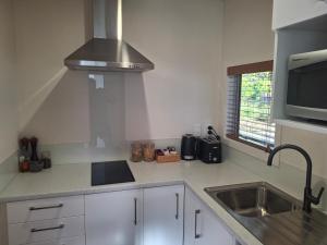 Kuchyň nebo kuchyňský kout v ubytování Magnolia Cottage B&B