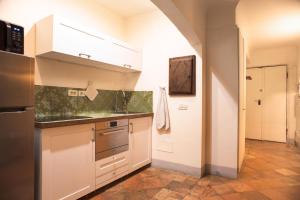 A kitchen or kitchenette at Wp Relais Renaissance Retreat