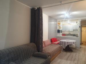 Kuchyň nebo kuchyňský kout v ubytování Apartamentos Grifovacances Consuegra 1