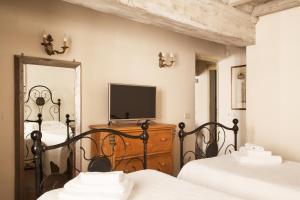 A bed or beds in a room at Wp Relais Renaissance Retreat